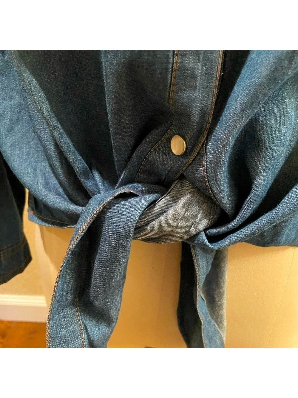 Cropped lightweight Denim Shirt NWT - Picture 3 of 5